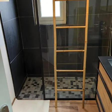 펜션 Wooden House 두아르느네